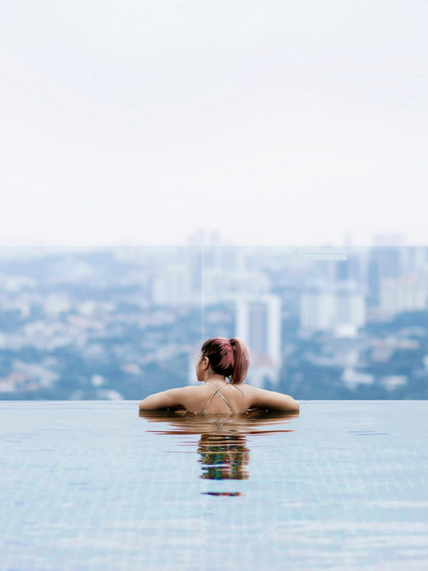 Rooftop infinity pool in Invito Hotel